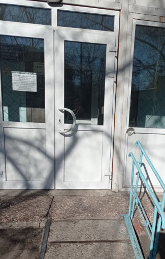 Пандус при входе в поликлинику Пандус при входе в поликлинику.